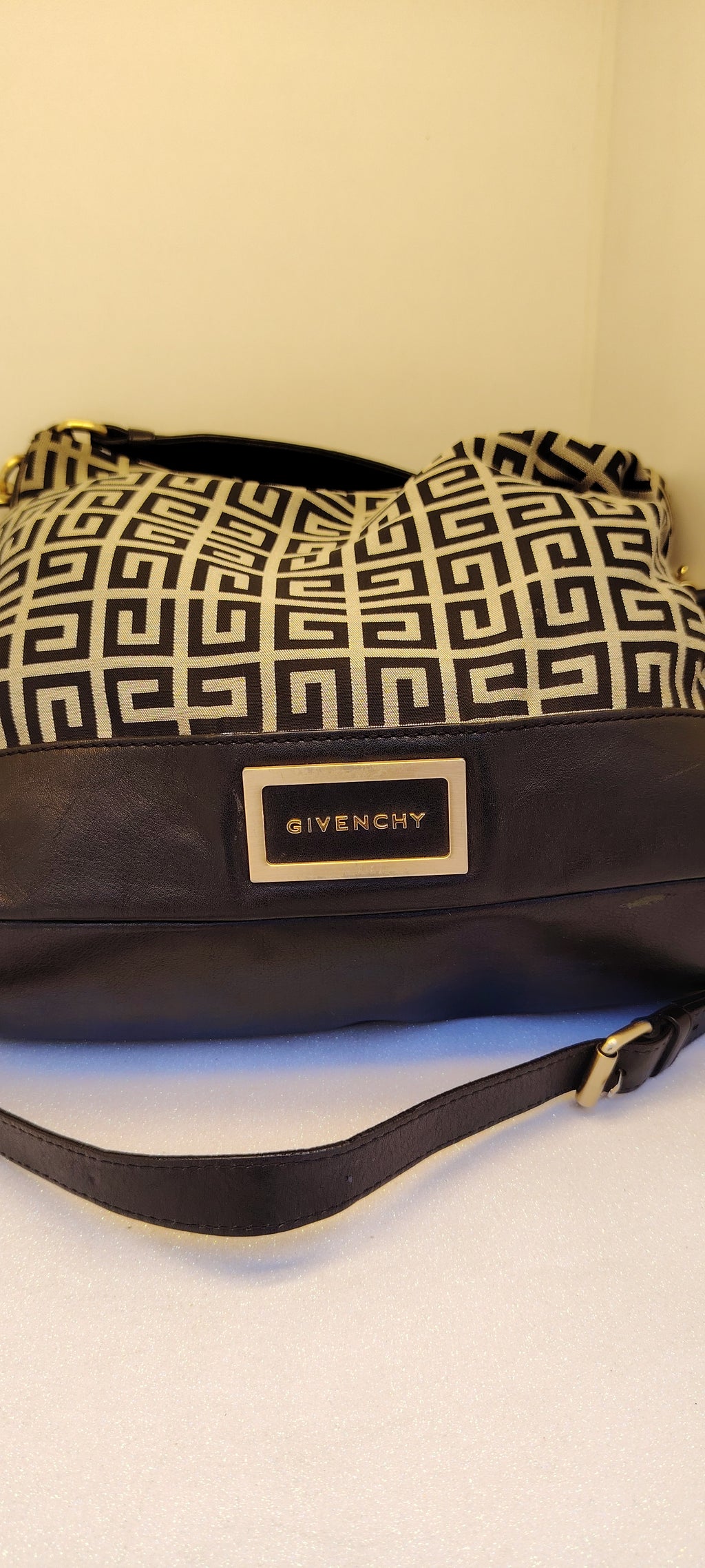 HOBO Givenchy